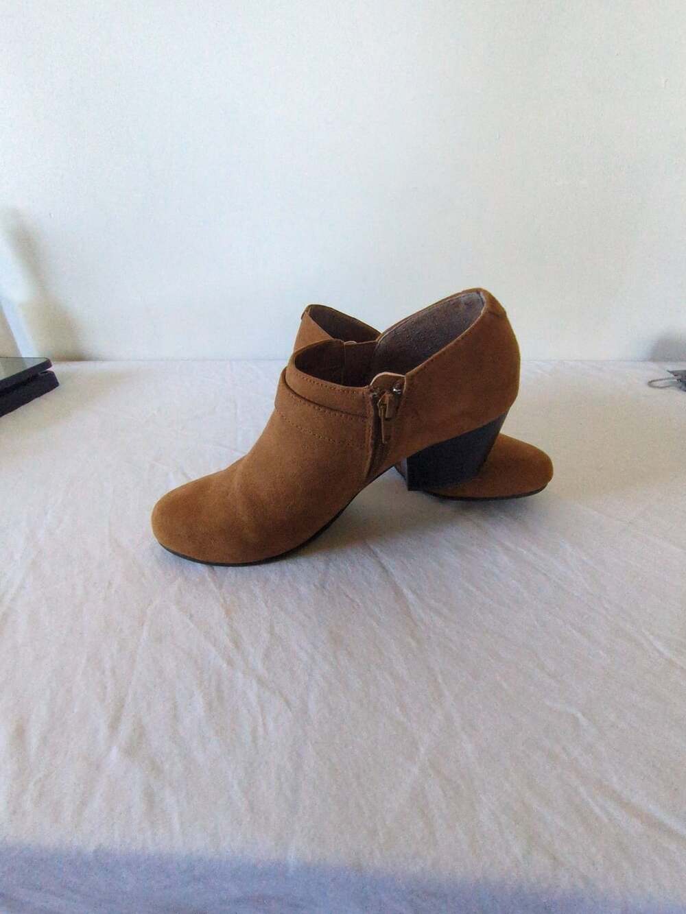 American Eagle Ankle Boots Size 6 Brown Suede Shooties Heels